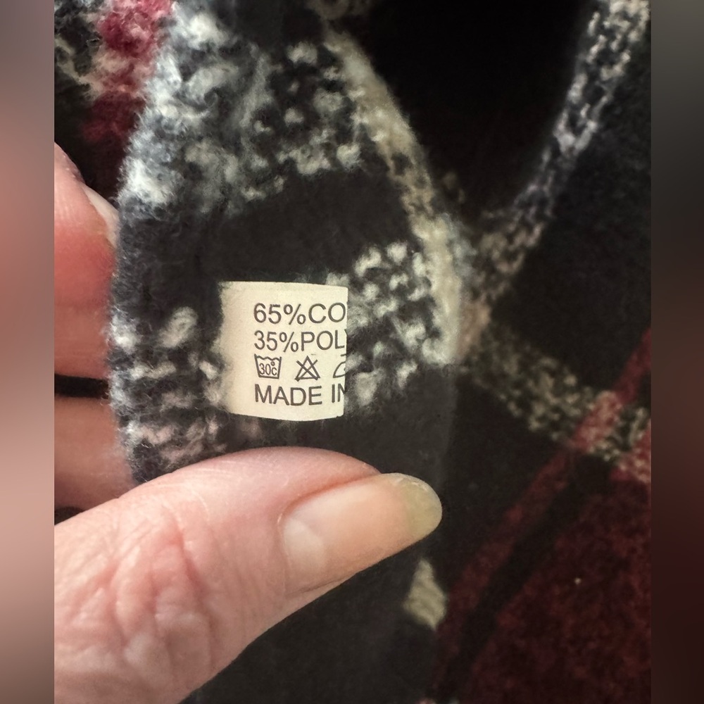 NWOT❤️MAURICES❤️ Oversized Poncho Style Sweater Black, Burgundy, White Plaid - Picture 8 of 9